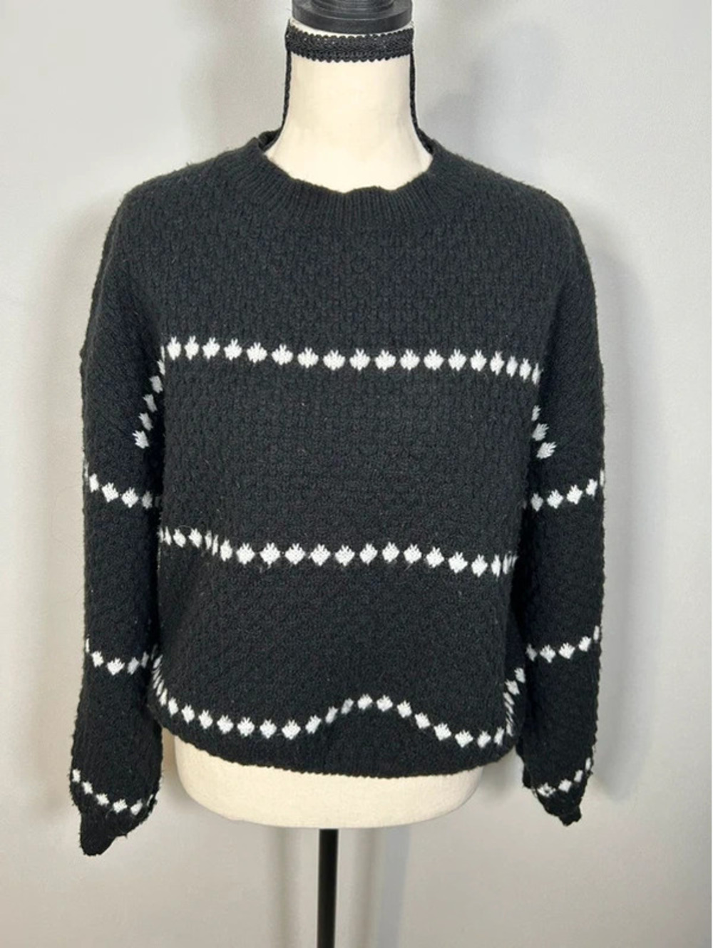 Shein Black & White Knit Sweater Size M Geometric Pattern Crewneck